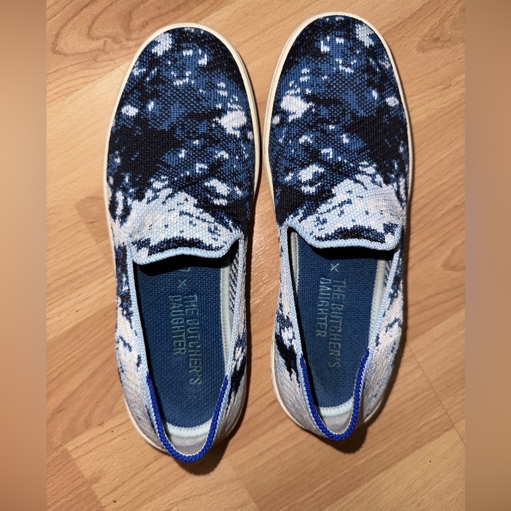 ROTHY’S  X THE BUTCHER'S DAUGHTER size 6 
INDIGO SHIBORI SNEAKERS Women’s